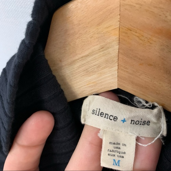 3/30$🤍SILENCE+NOISE | Black sleeveless turtleneck crop M - Picture 4 of 6